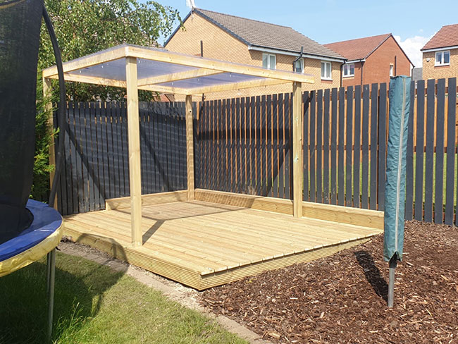 A photo of the finished decking project in East Kilbride