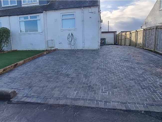 Slate monoblock paving driveway