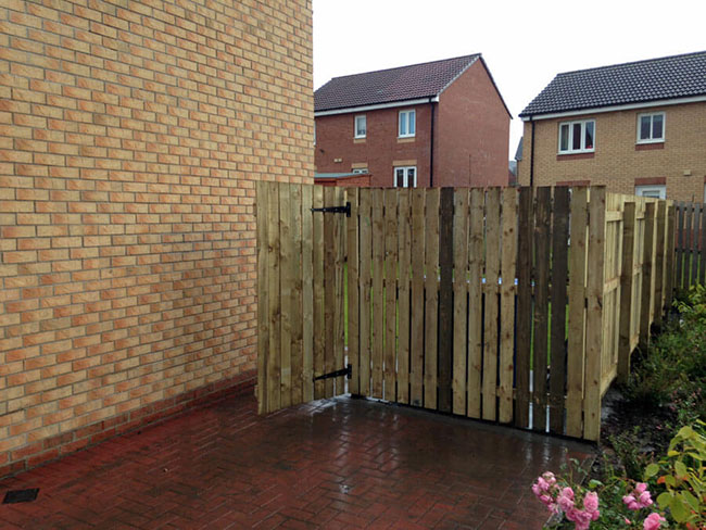 Timber Fencing Installations & Garden Fencing Glasgow