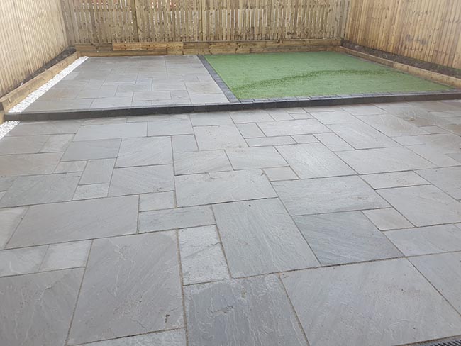 Artificial Grass / Sandstone